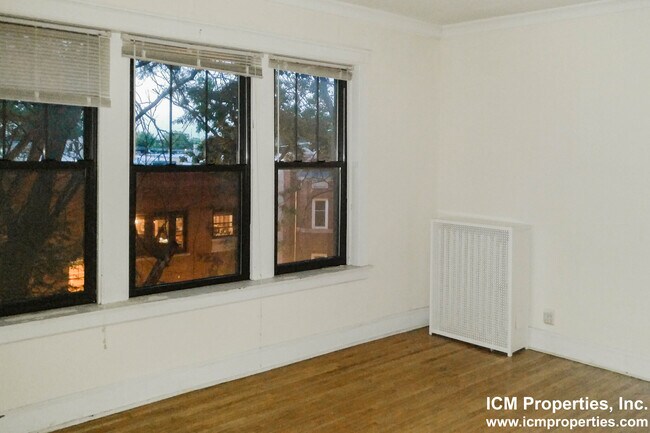 Building Photo - 4951 N Oakley Ave