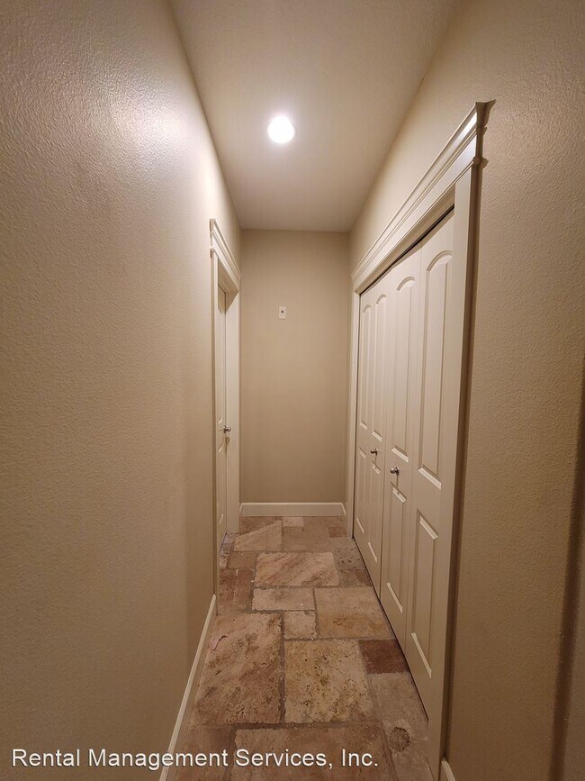 Building Photo - 2 br, 2.5 bath House - 610 S Nevada St  Un...