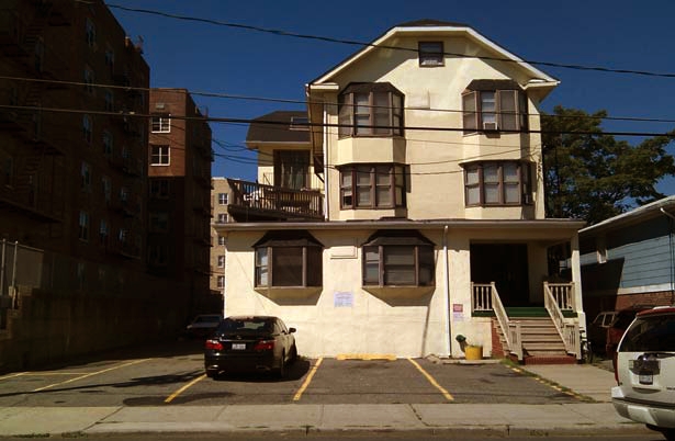 Foto principal - 131 Beach 121st St