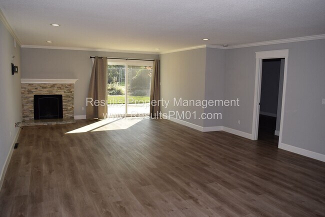 Building Photo - Lovely Upgraded Carmichael Home