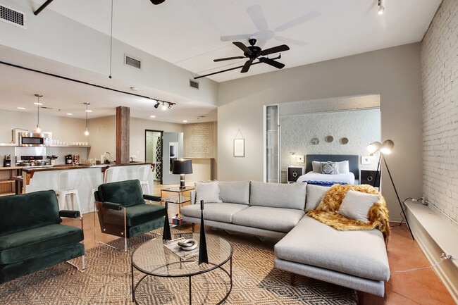 Building Photo - 1041 Constance St