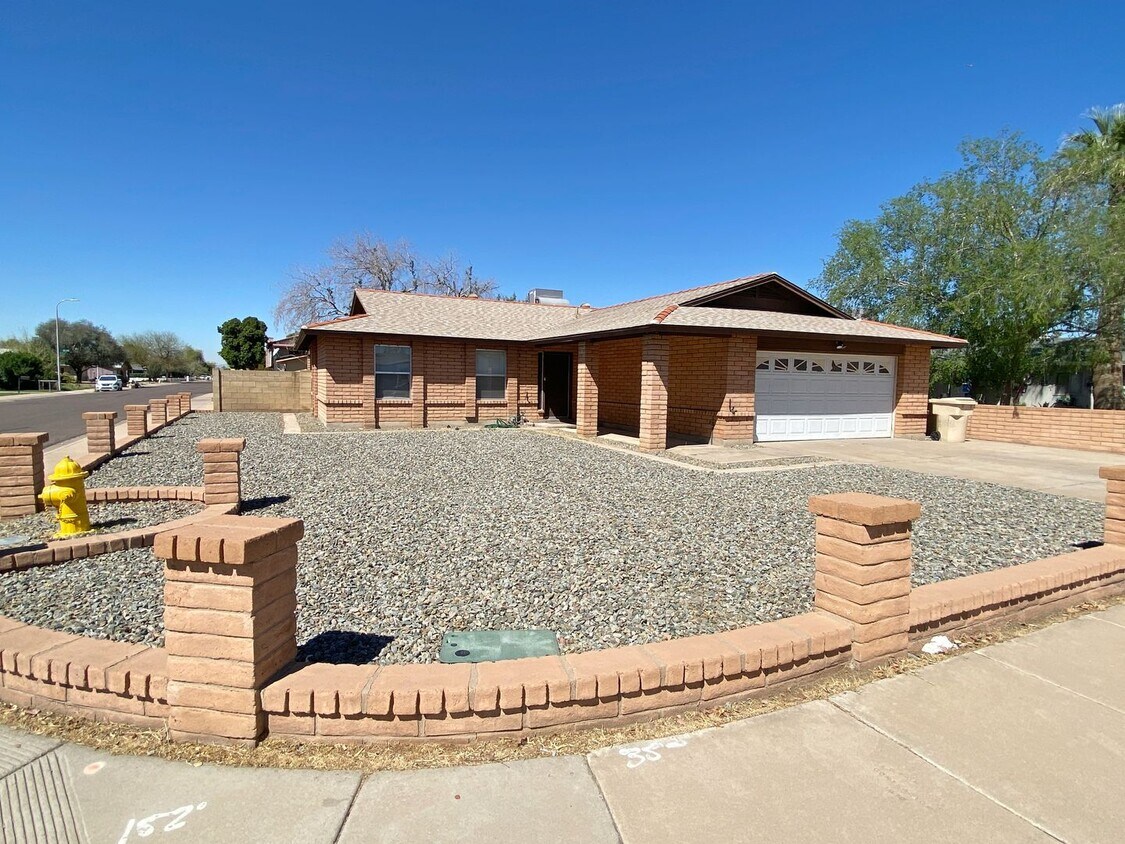 3 Bedroom 2 Bathroom corner lot in Glendale - 3 Bedroom 2 Bathroom corner lot in Glendale