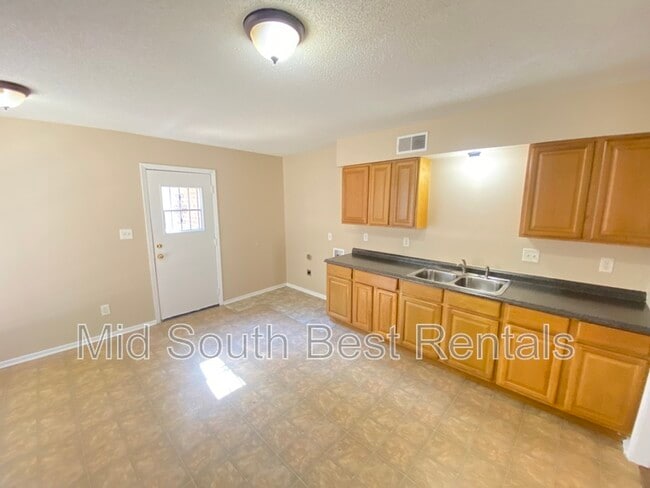 Building Photo - 3241 Carnes Ave