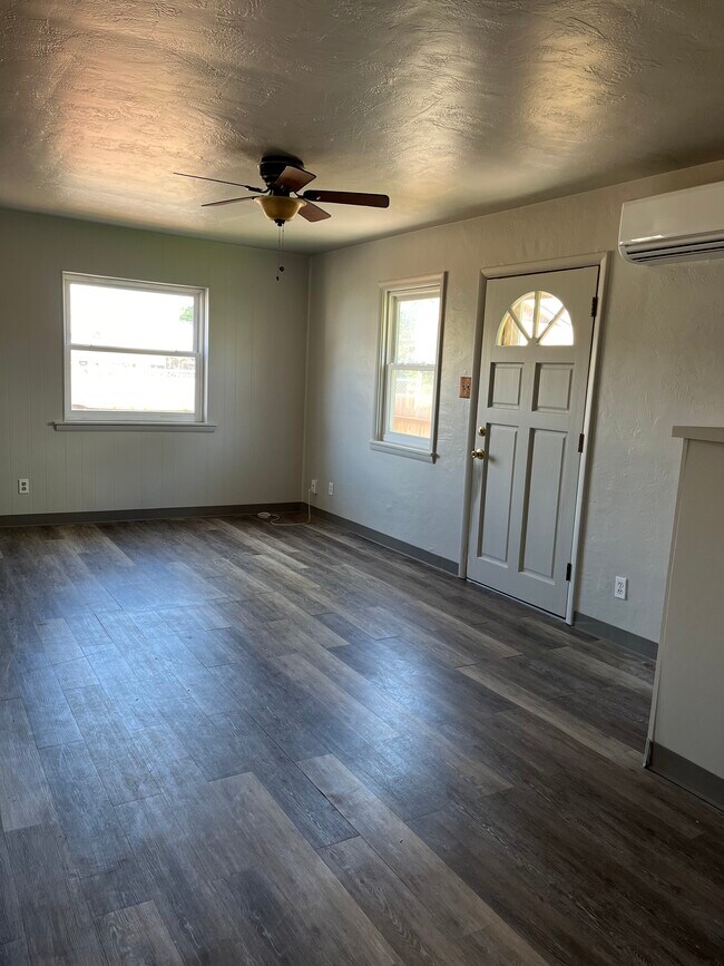 Foto del edificio - 1028 Watt St