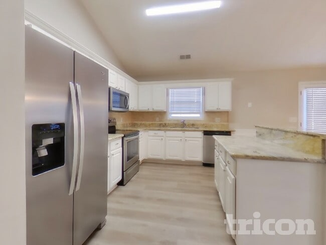 Building Photo - 20 Hillock Ct