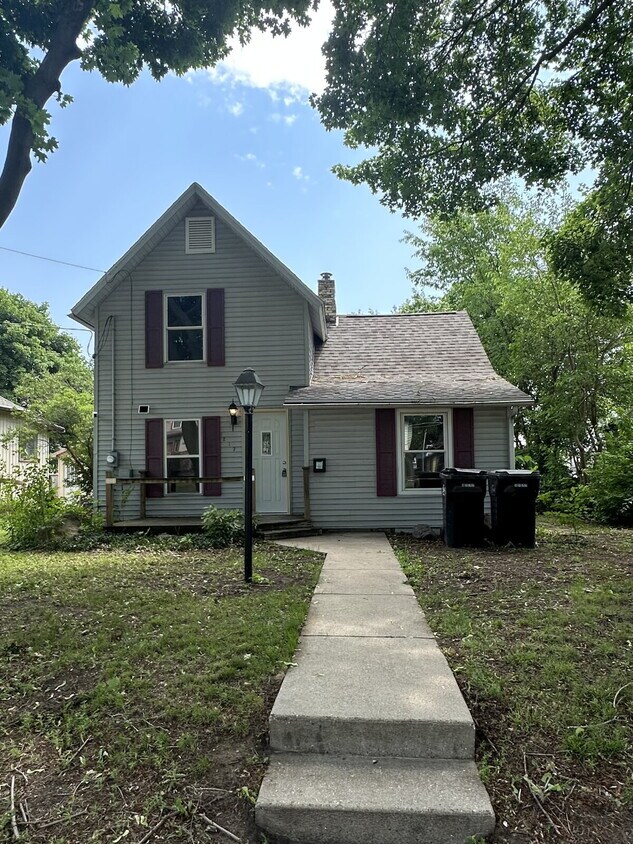 Primary Photo - 1217 Oak St
