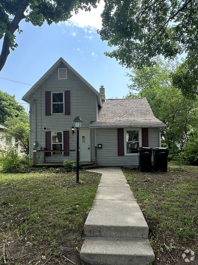 Building Photo - 1217 Oak St