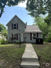 Building Photo - 1217 Oak St