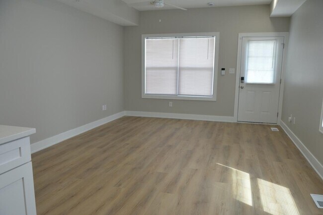 Foto del edificio - 3903 Winthrop Ave