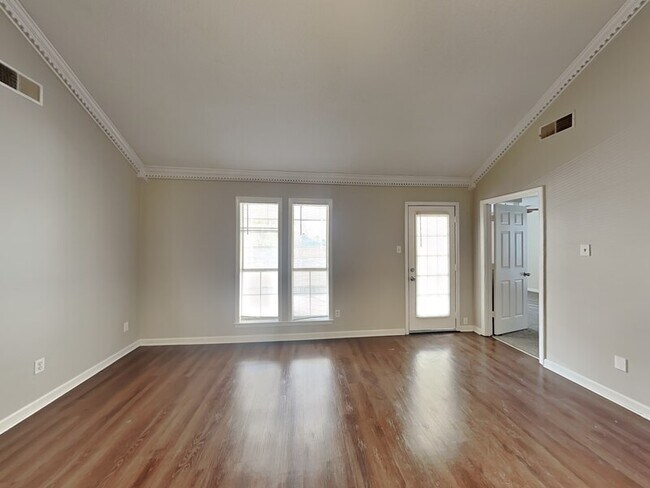 Foto del edificio - 4339 Crimson Leaf Cove