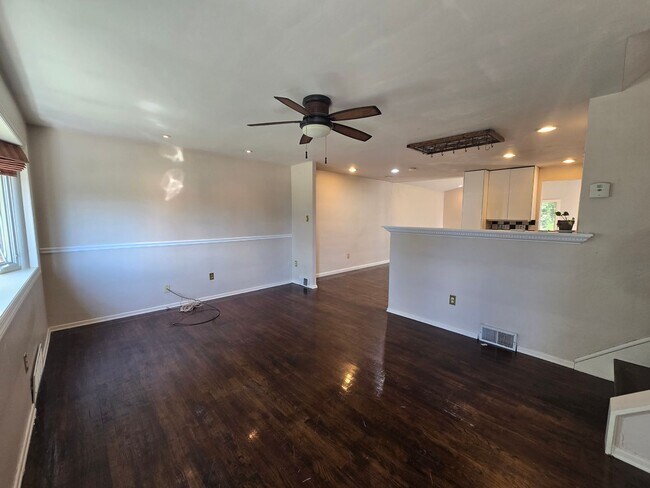 Foto del edificio - Beautiful 3 Bedroom Home - Garden City