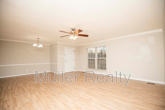 Building Photo - 11719 S Williamsburg Dr
