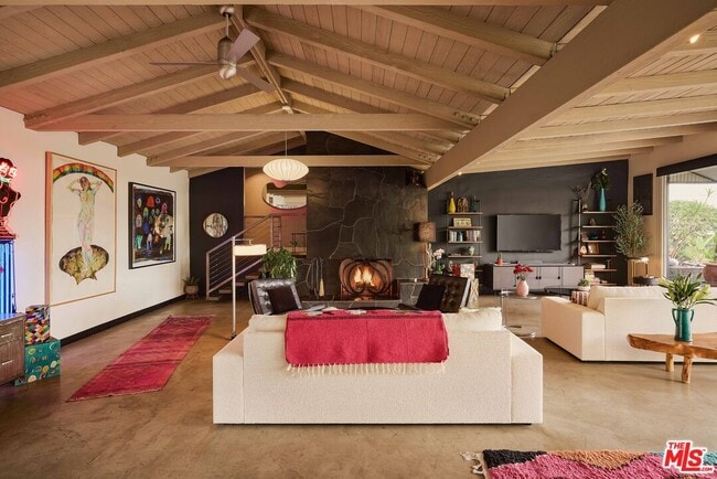 Foto del edificio - 8147 Mulholland Terrace