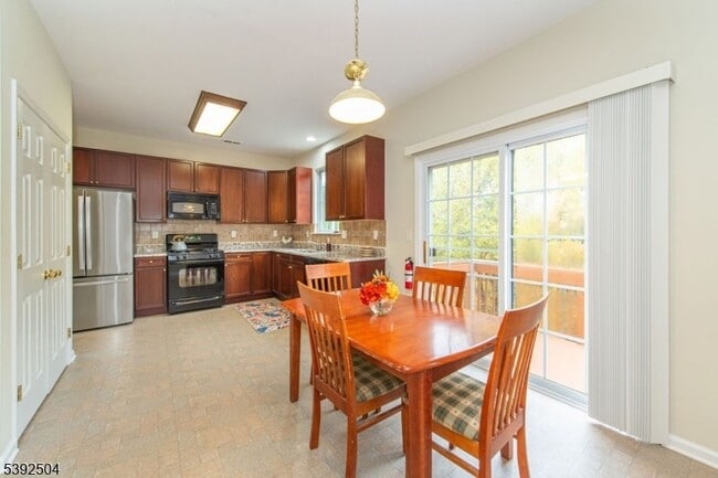 Building Photo - 36 Winding Hill Dr