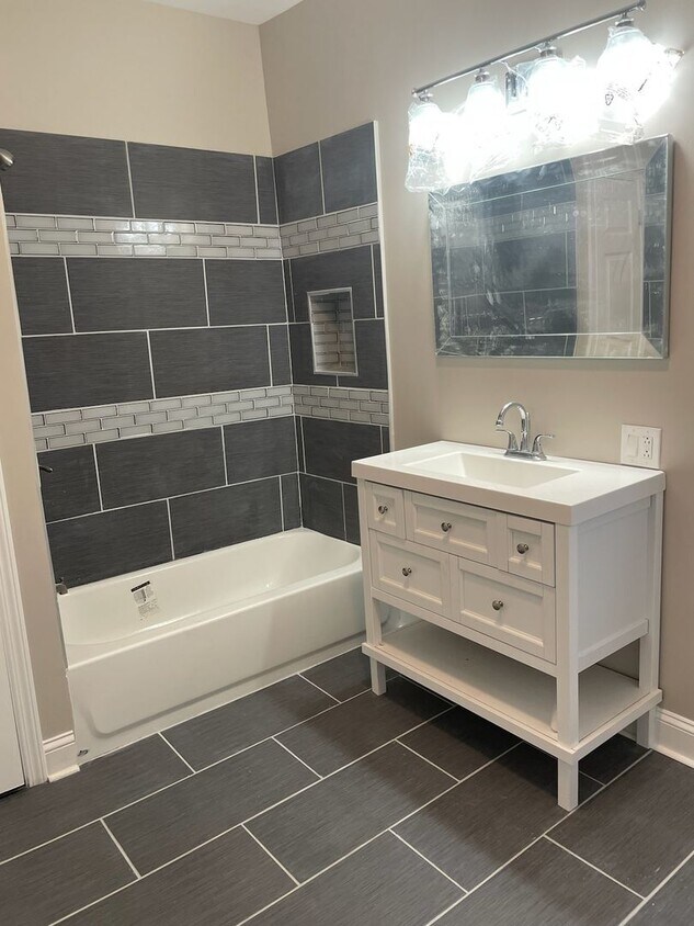 Building Photo - Canaryville unit