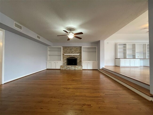 Building Photo - 15714 Mill Point Dr