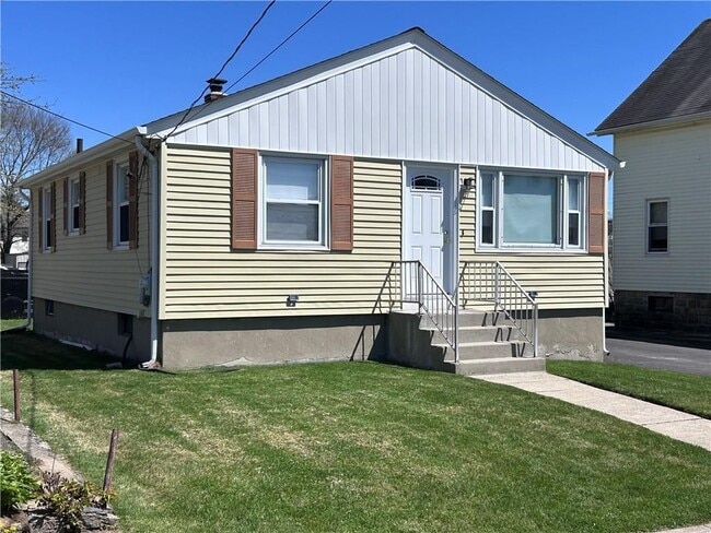 Building Photo - 9 Custer Ave