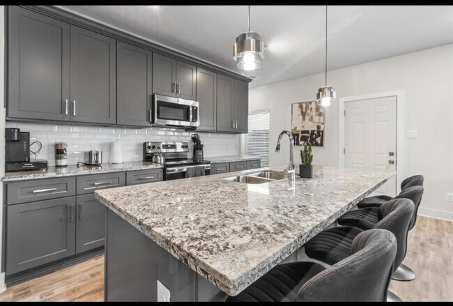 Foto del edificio - 4681 Bellfort Ave