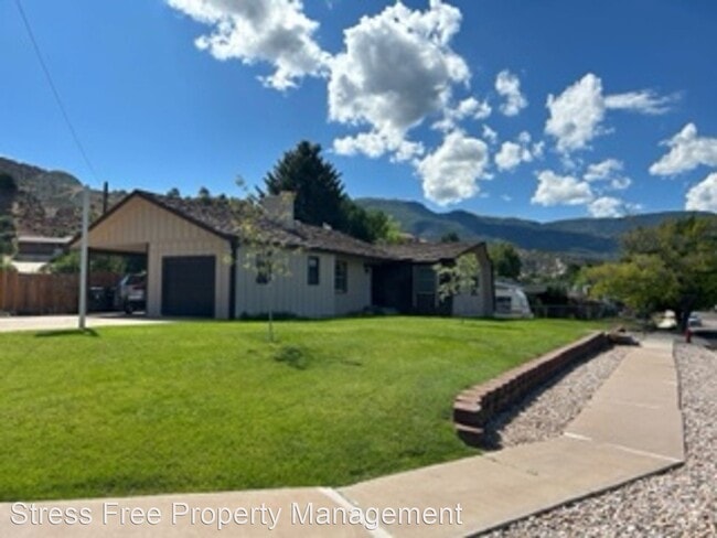 Building Photo - 5 br, 3 bath House - 252 N. Highland Drive