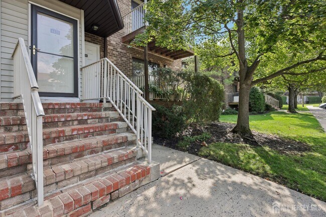 Foto del edificio - 4420 Birchwood Ct