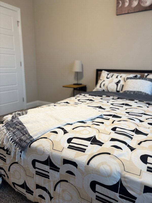Foto del edificio - 3409 Summerfield Dr