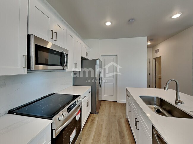 Building Photo - 18492 W Cottontail Ln