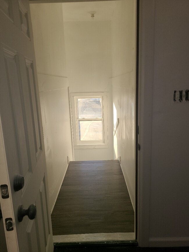 Building Photo - 2526 W Center St