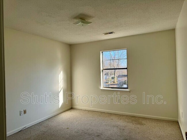 Building Photo - 510 E Irvine Ave