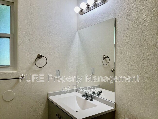 Foto del edificio - 418 Parkhill Cove