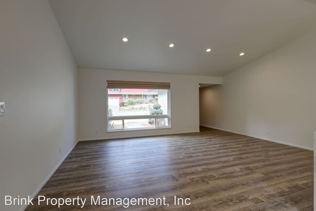 Building Photo - 3 br, 2 bath House - 17404 NE 10th St