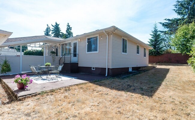 Foto del edificio - Beautiful 3 Bedroom Home in Lakewood!