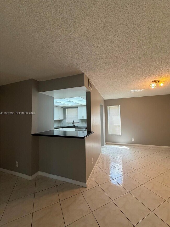 Foto del edificio - 3100 Riverside Dr