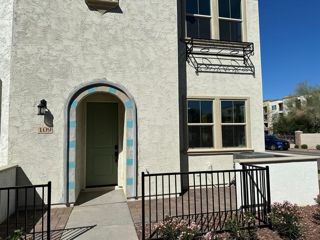 Building Photo - 2629 S Equestrian Dr