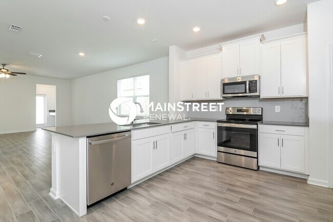 Building Photo - 3 Bedroom Pet-Friendly Home in St. Cloud, FL with Main Street Renewal