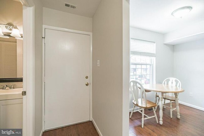Foto del edificio - 994 Beechwood Pl
