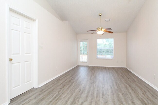 Foto del edificio - 2BR/2BA End Unit in West Pensacola – Pet F...