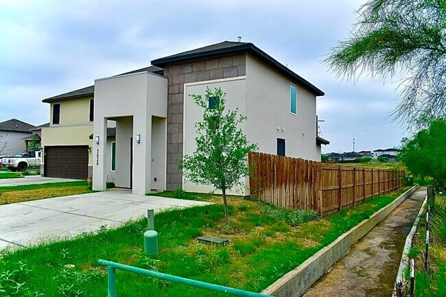 Building Photo - 5626 Encanto Dr