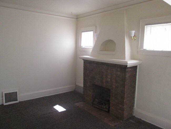 Building Photo - 3629 W. Clarke Street - 3 Bedroom Home