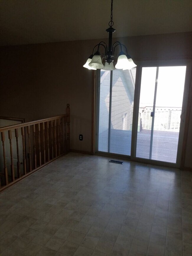 Building Photo - Beautiful split level home in north Rapid City.
