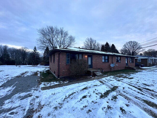 Building Photo - 4526 Middletown Rd E