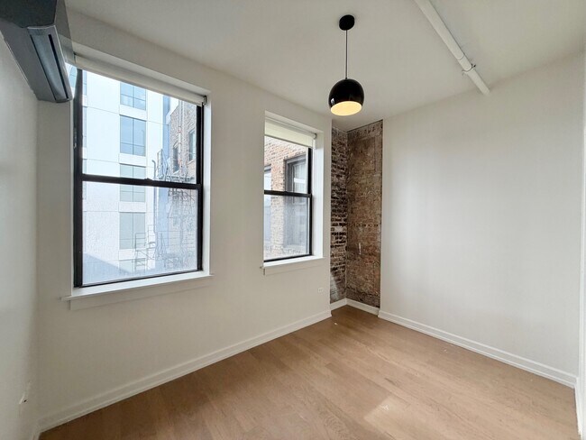 Foto del edificio - 102 W Chicago Ave