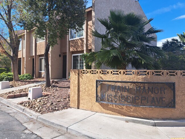 Building Photo - Two Bedroom Townhouse @ Twain Manor Missis...