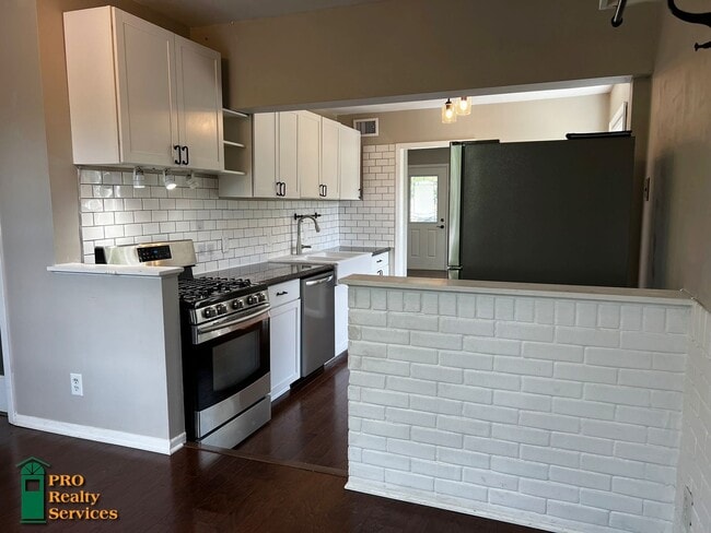 Building Photo - 3 Bedroom Bungalow in St. Louis Park