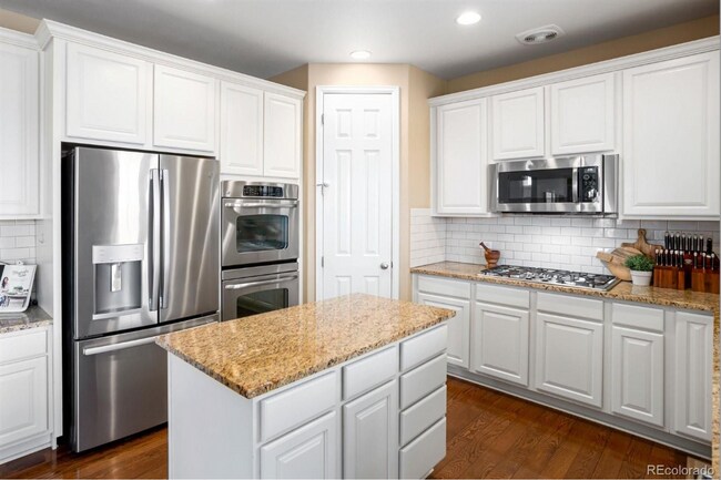 Building Photo - Gorgeous 5 Bed Home in BackCountry Private...