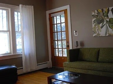 Foto del edificio - 124 Highland Dr