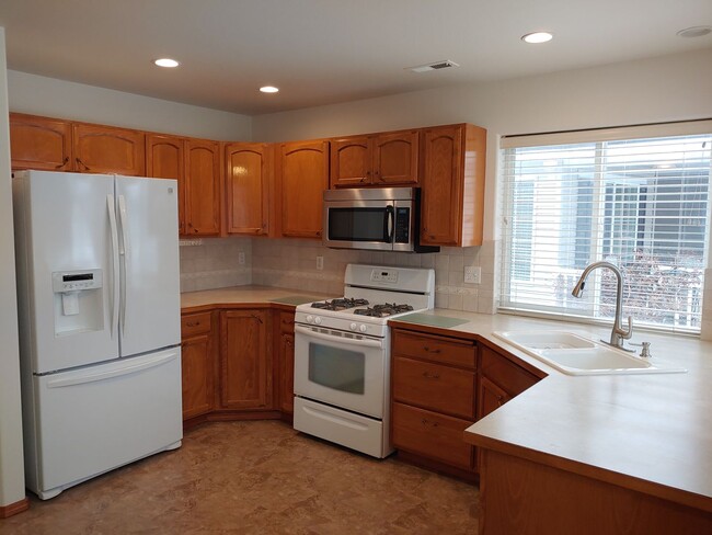 Building Photo - Two Bed/Two Bath Gated Community Home