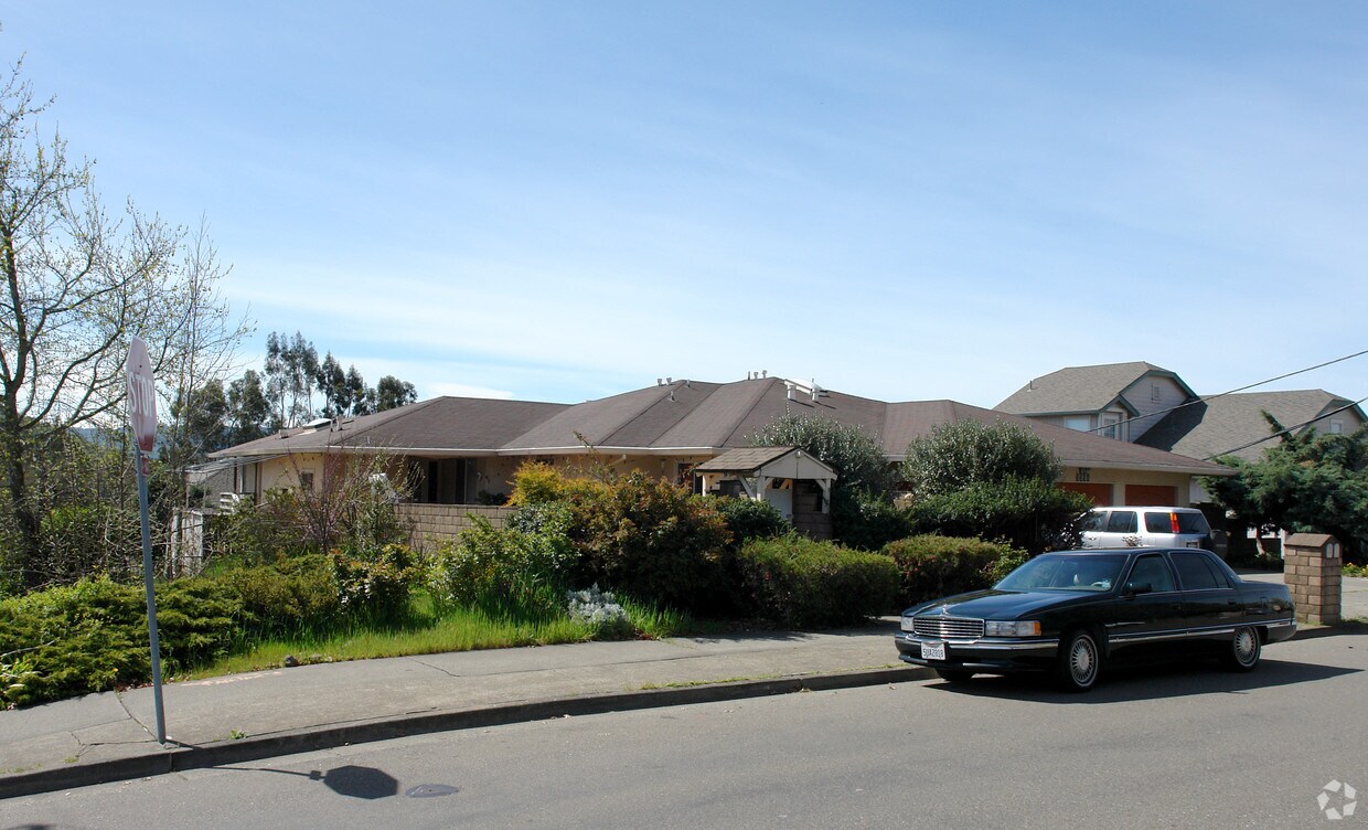 Foto del edificio - 5594-5596 Raters Rd