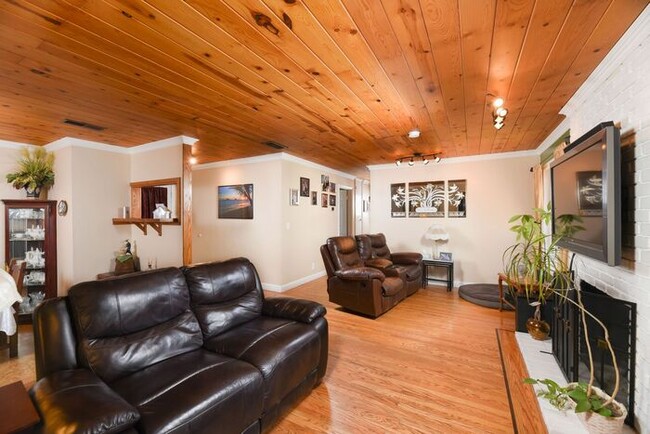 Building Photo - 7738 Frederiksen Ln