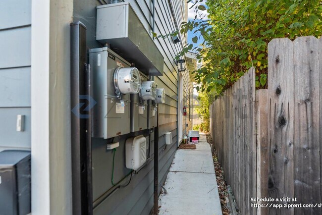 Foto del edificio - 3216 California St