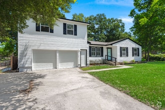 Building Photo - 2720 N Oakridge Cir
